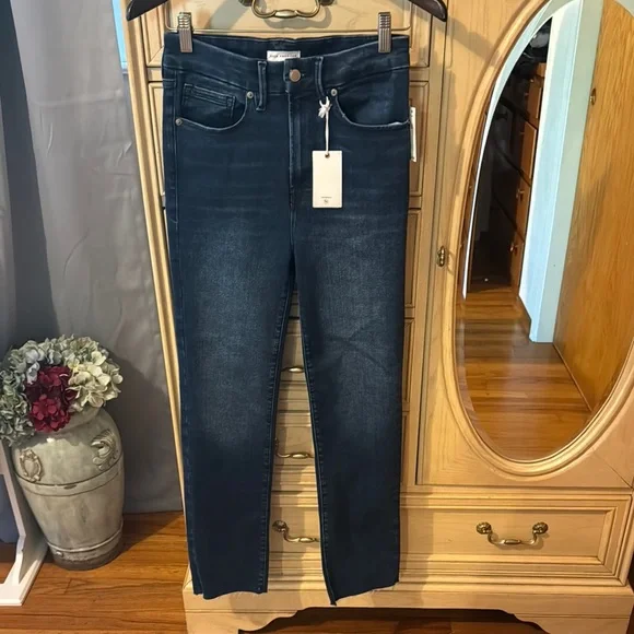 Good American Good Classic Slim Jeans - Picture 6 of 16